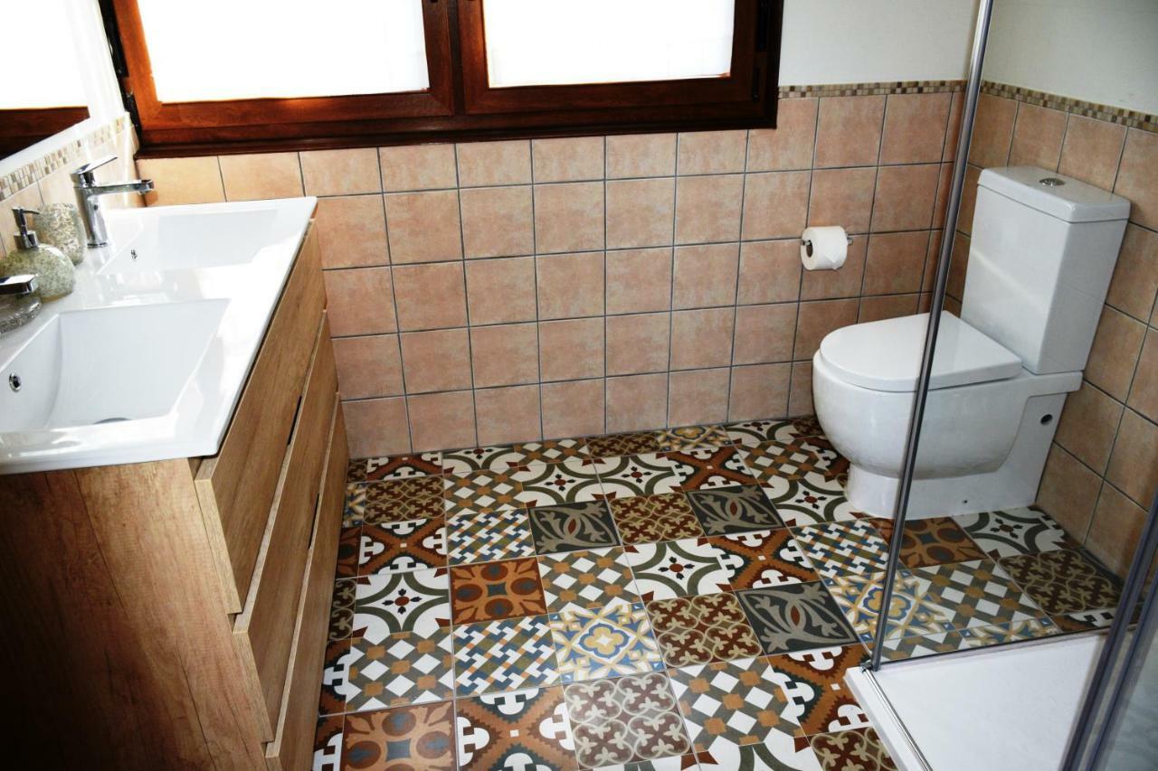 O Mencer Do Camino Apartment Cee Bagian luar foto