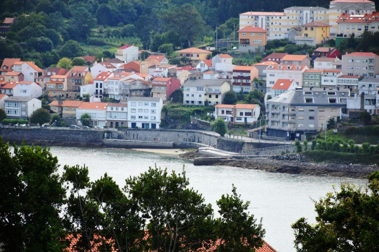 O Mencer Do Camino Apartment Cee Bagian luar foto
